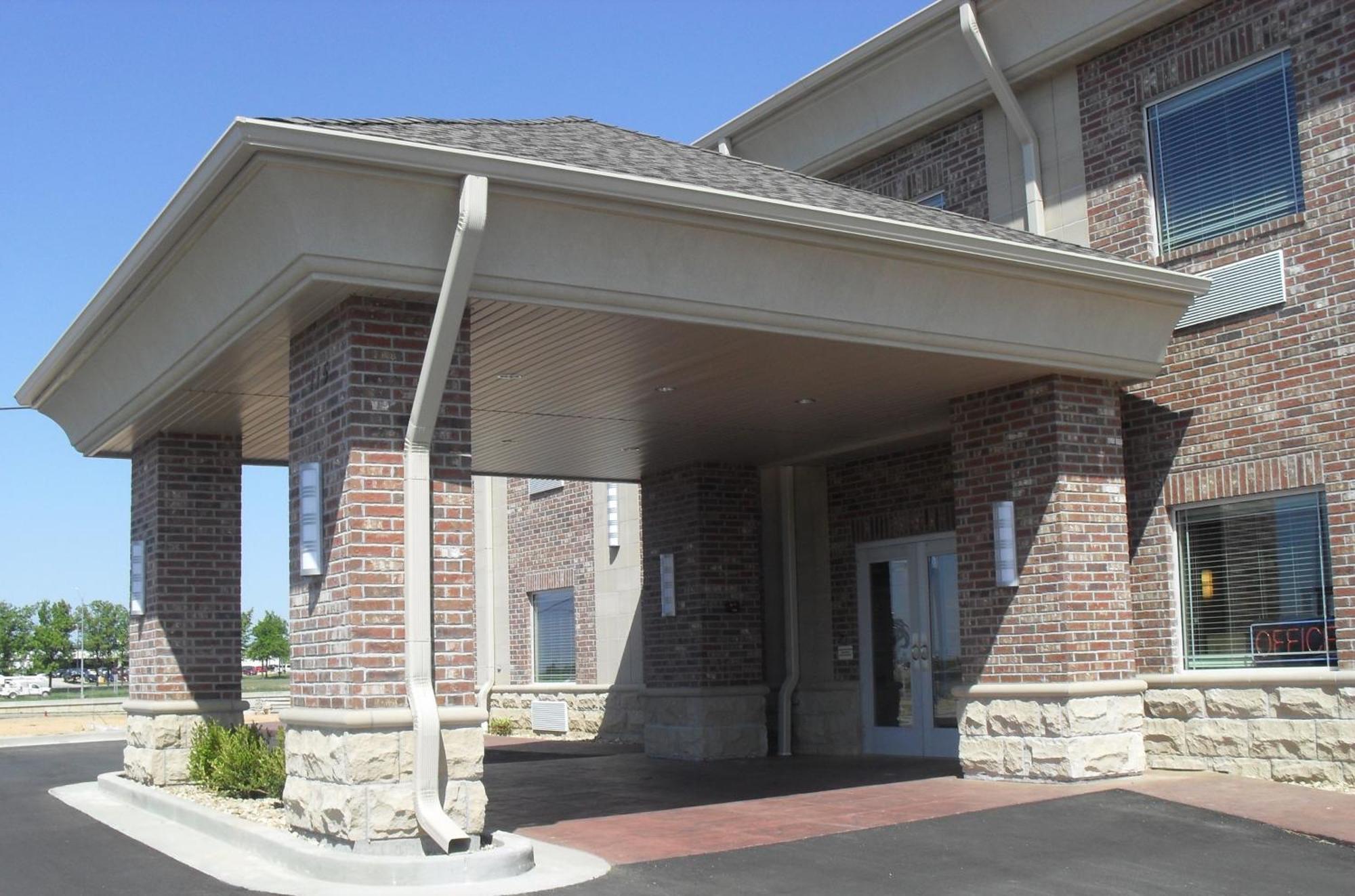 Bell'S Extended Stay And Suites Saint Robert Exterior photo