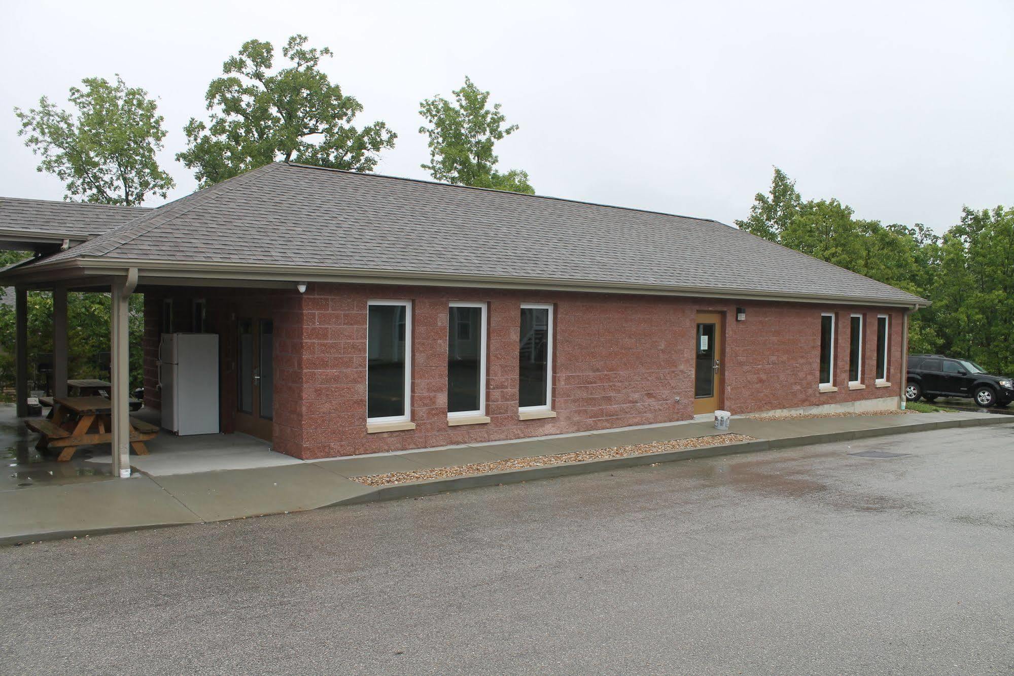 Bell'S Extended Stay And Suites Saint Robert Exterior photo